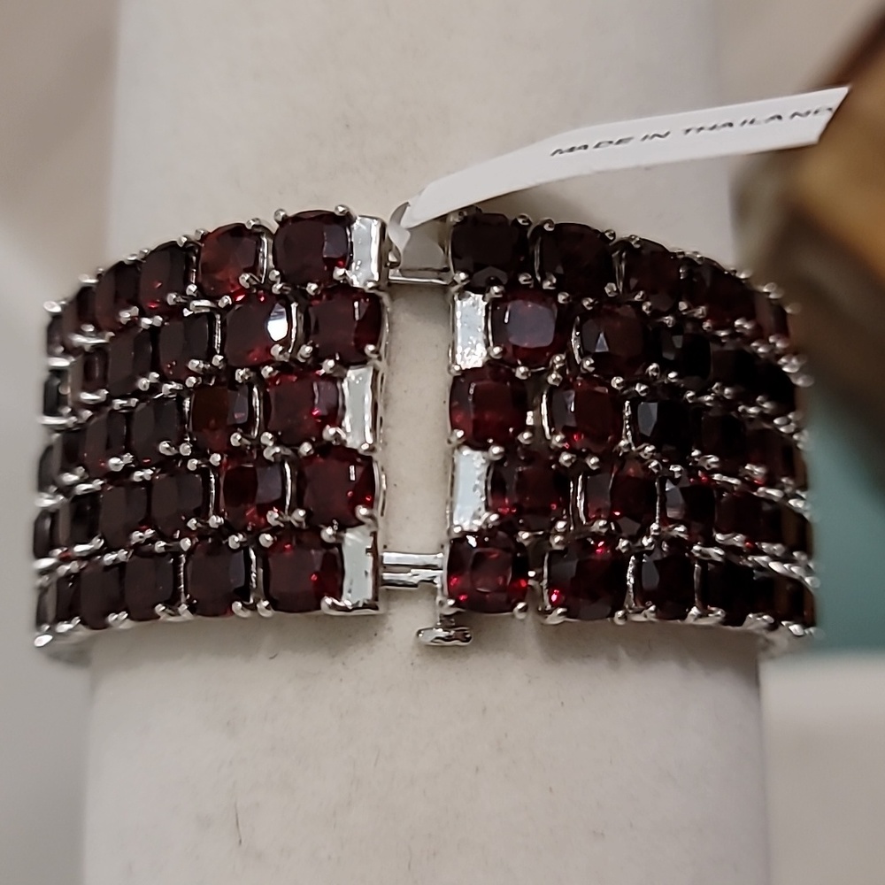 Mozambique Garnet bracelet NWT - Picture 2 of 8